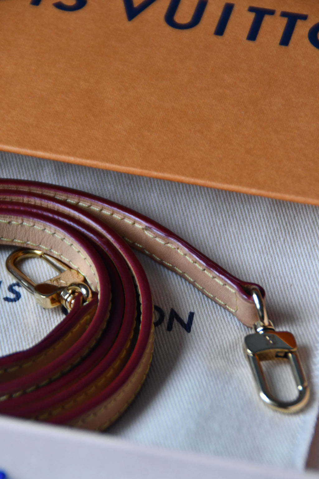 LOUIS VUITTON VACHETTA LEATHER SHOULDER STRAP