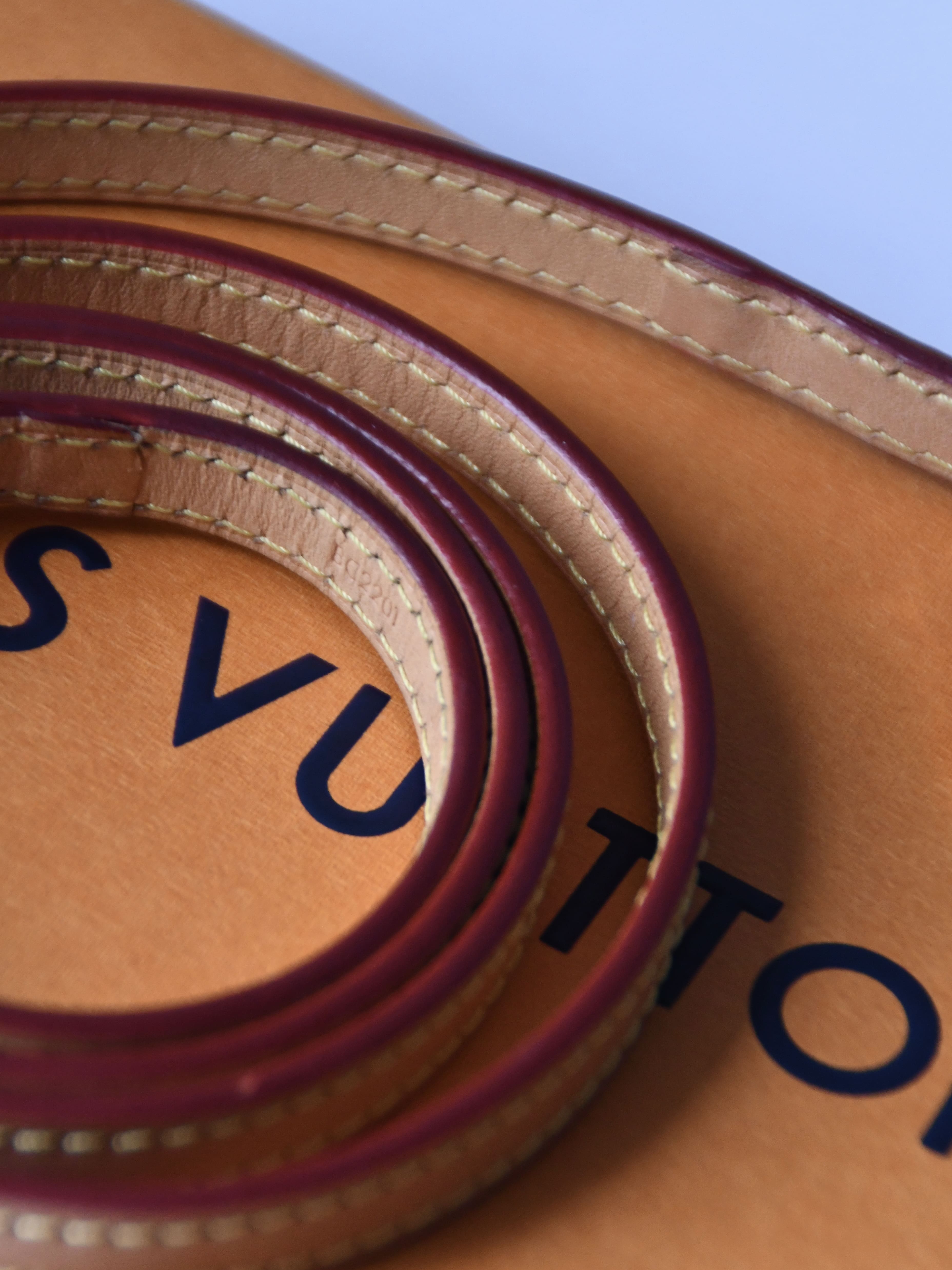 LOUIS VUITTON VACHETTA LEATHER SHOULDER STRAP