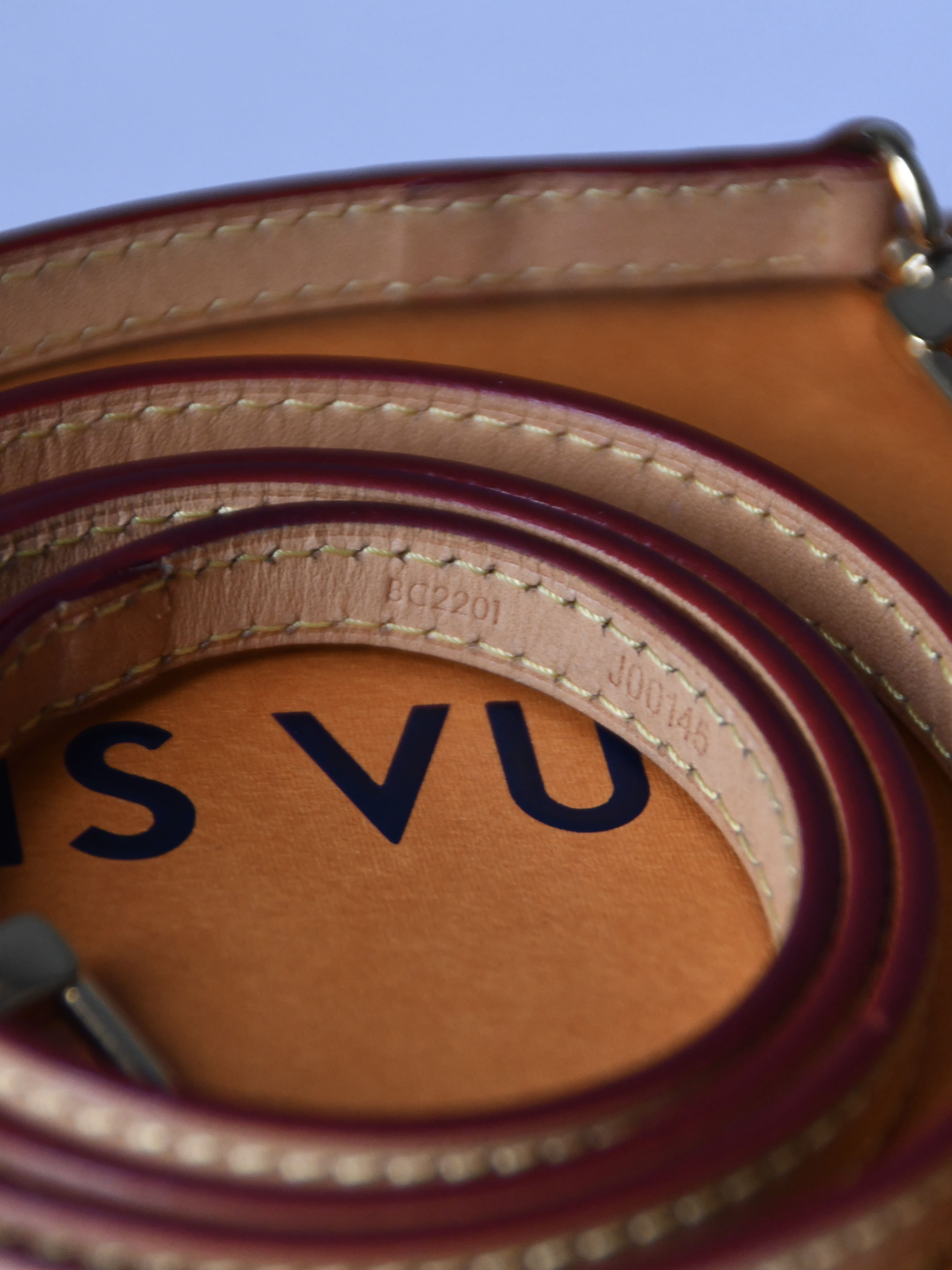 LOUIS VUITTON VACHETTA LEATHER SHOULDER STRAP