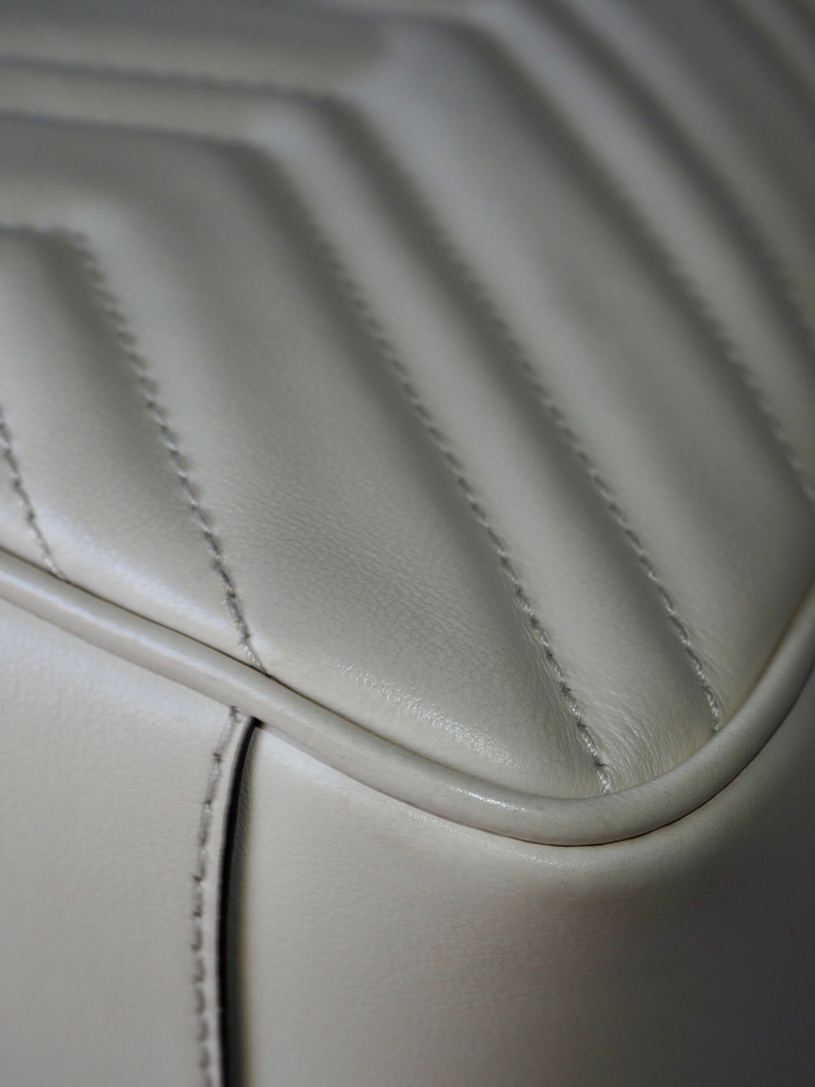 GUCCI GG MARMONT SMALL TOP HANDLE BAG WHITE