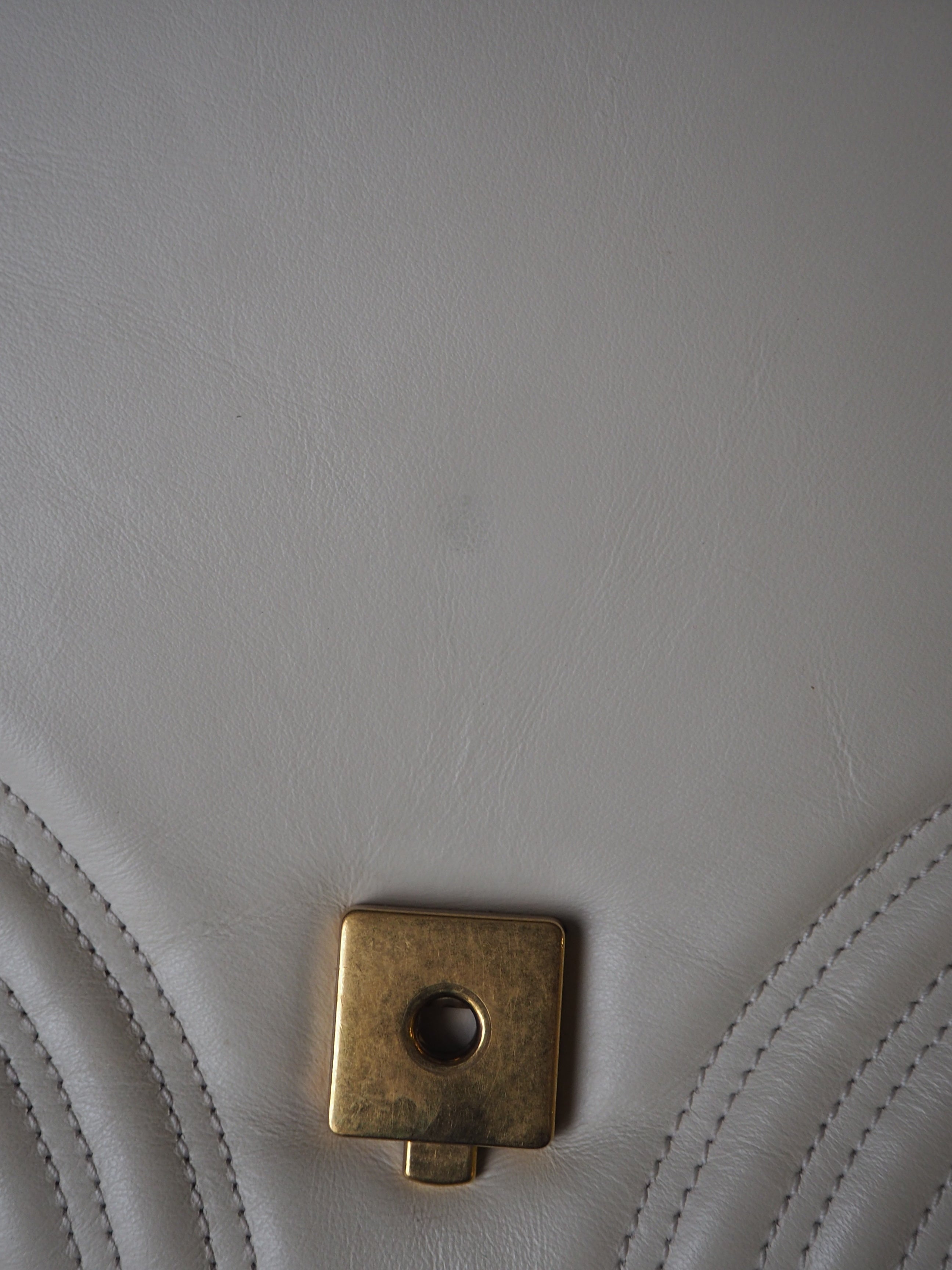 GUCCI GG MARMONT SMALL TOP HANDLE BAG WHITE