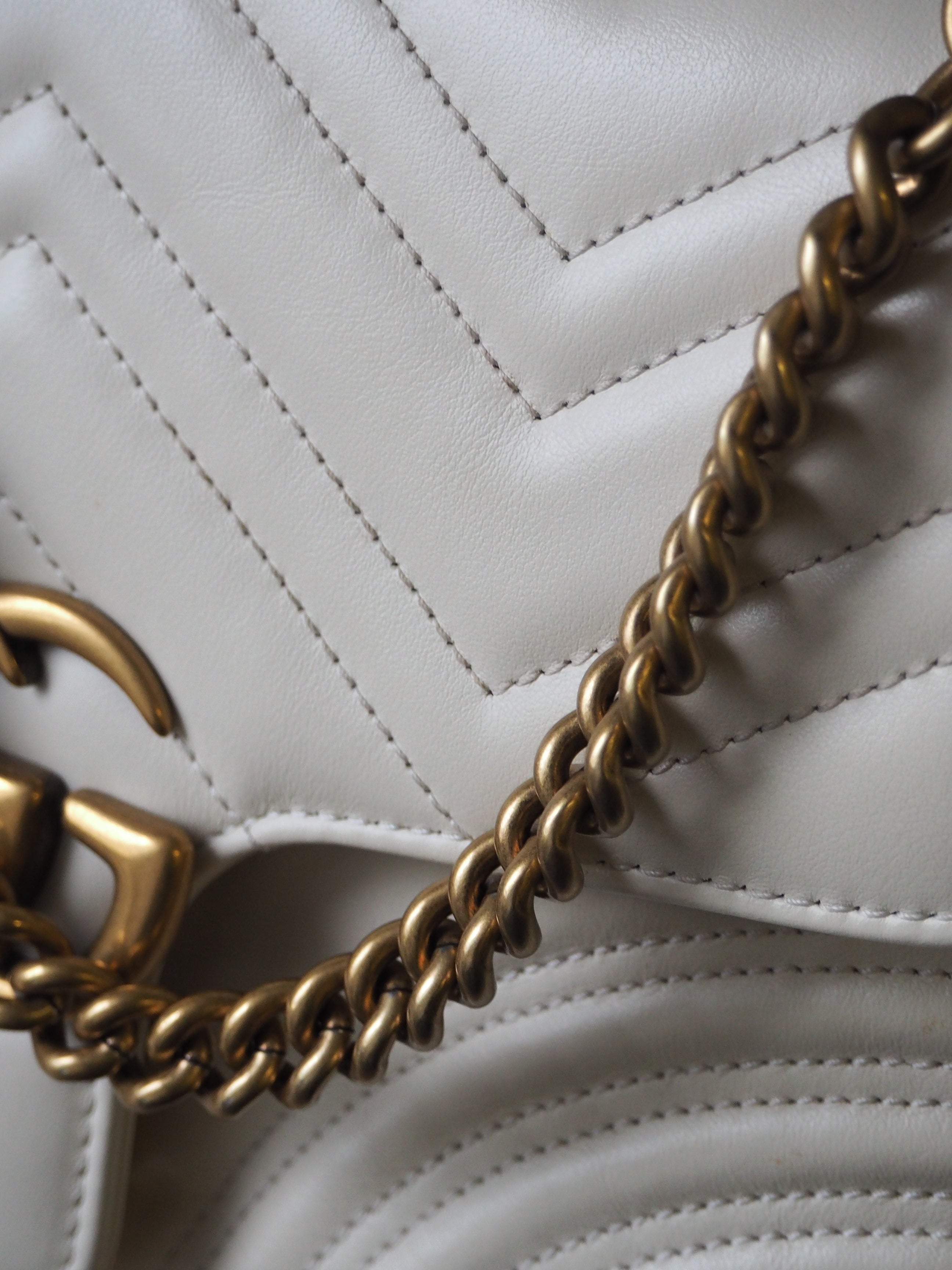 GUCCI GG MARMONT SMALL TOP HANDLE BAG WHITE