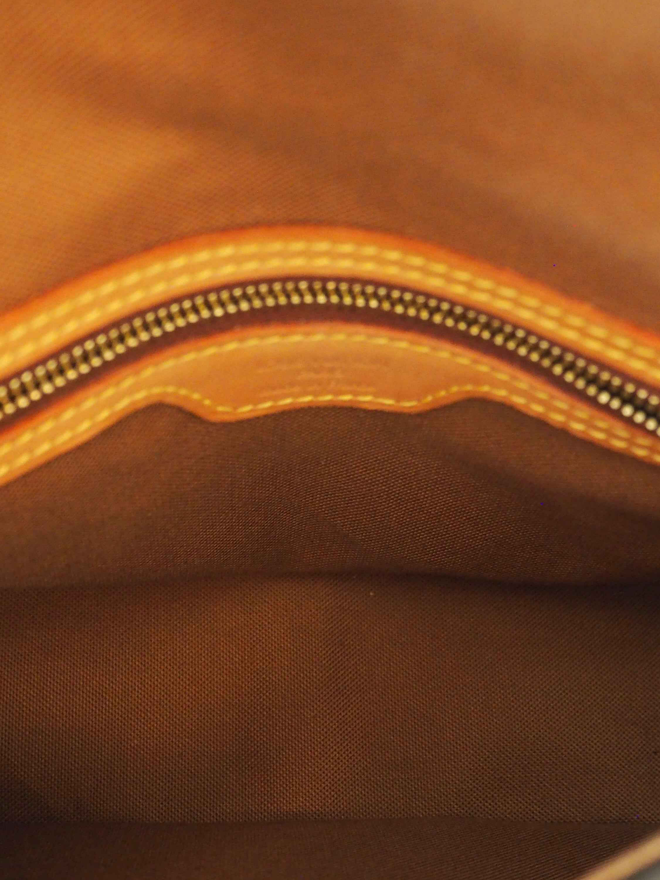 LOUIS VUITTON LOOPING PM SHOULDER BAG