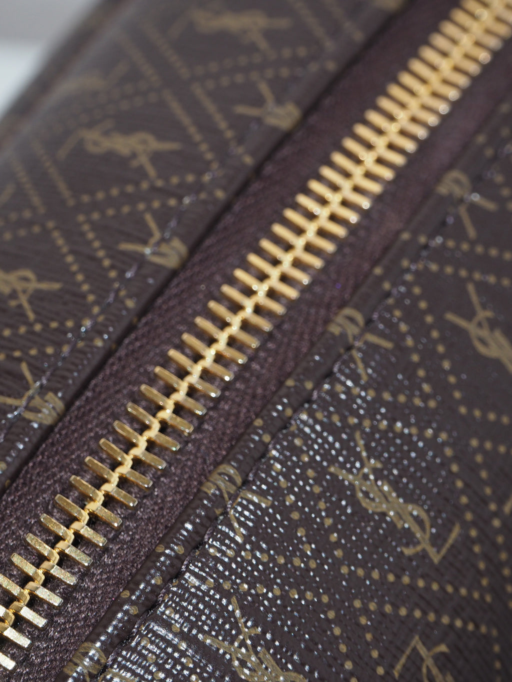 YVES SAINT LAURENT LE MONOGRAMME VANITY CASE