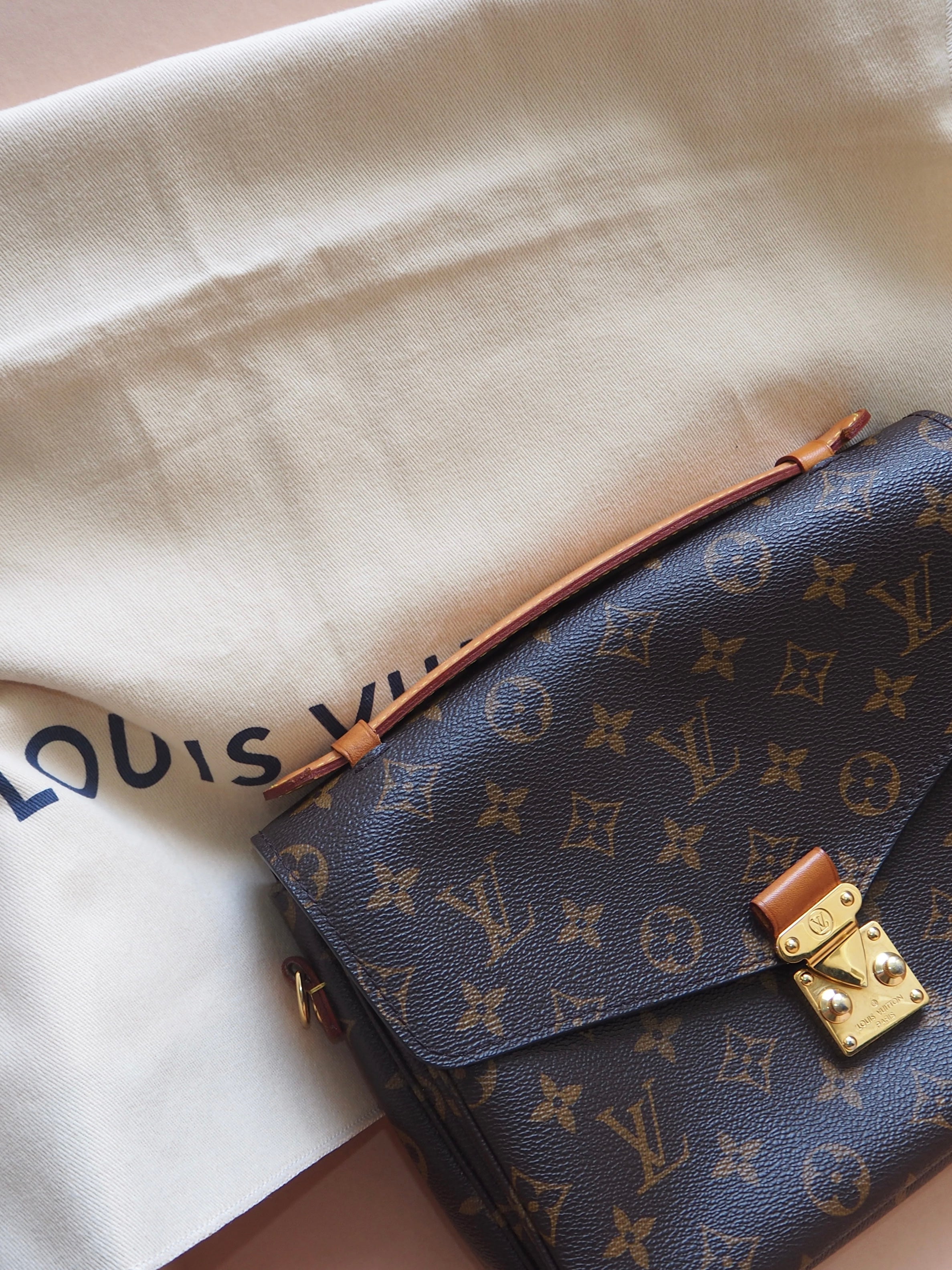 LOUIS VUITTON POCHETTE MÉTIS