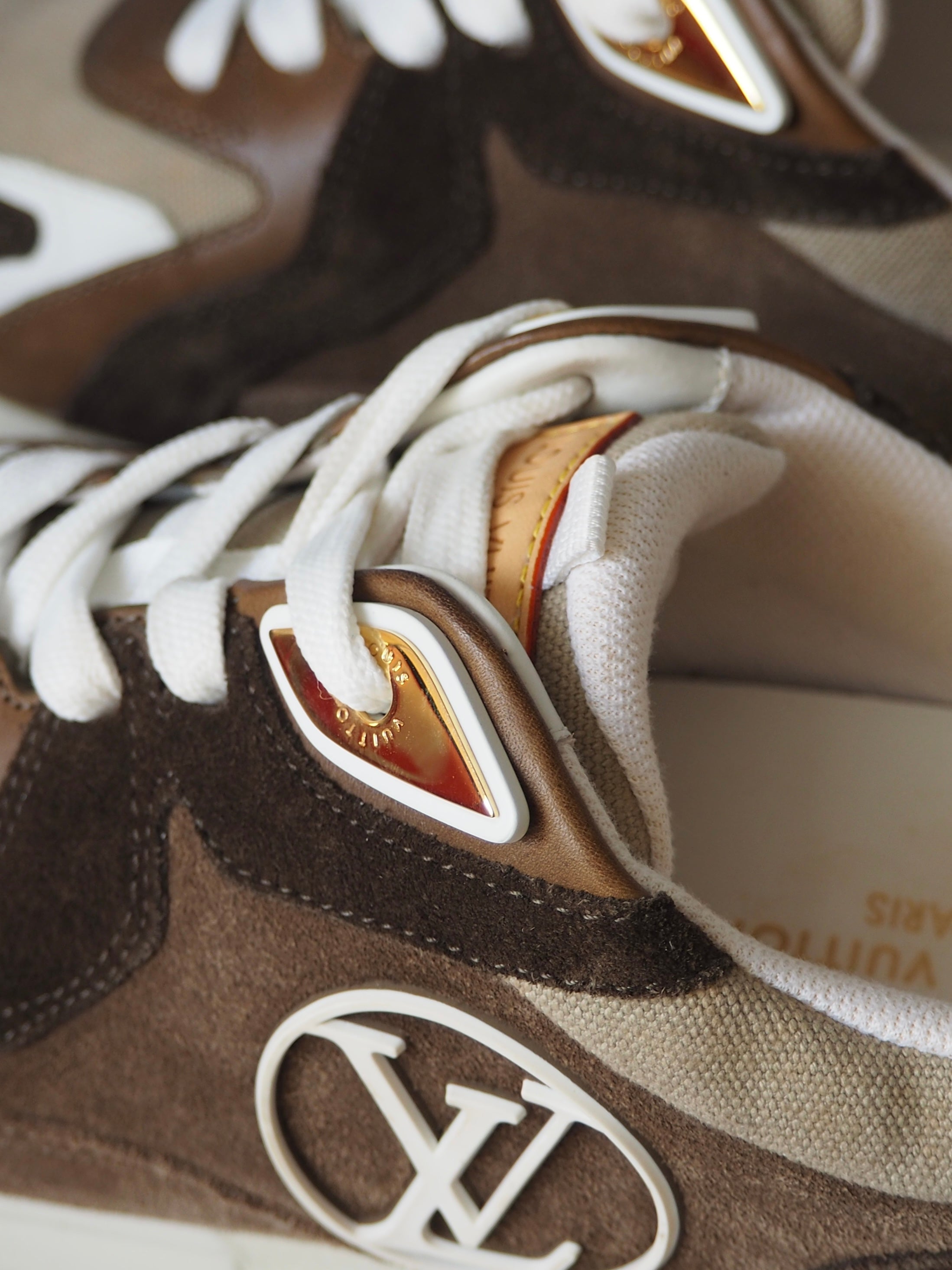 LOUIS VUITTON RUN AWAY SNEAKERS KHAKI