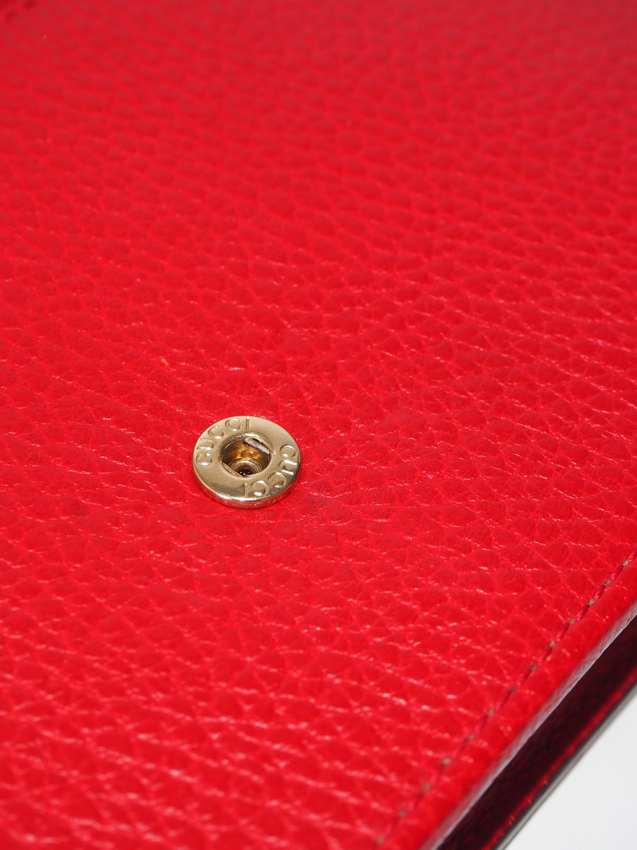 GUCCI WALLET ON CHAIN