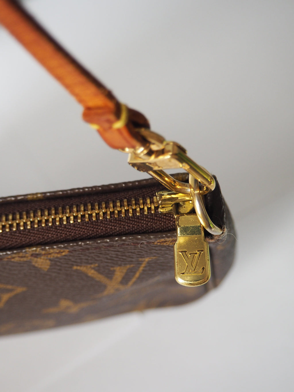 LOUIS VUITTON POCHETTE ACCESSOIRES