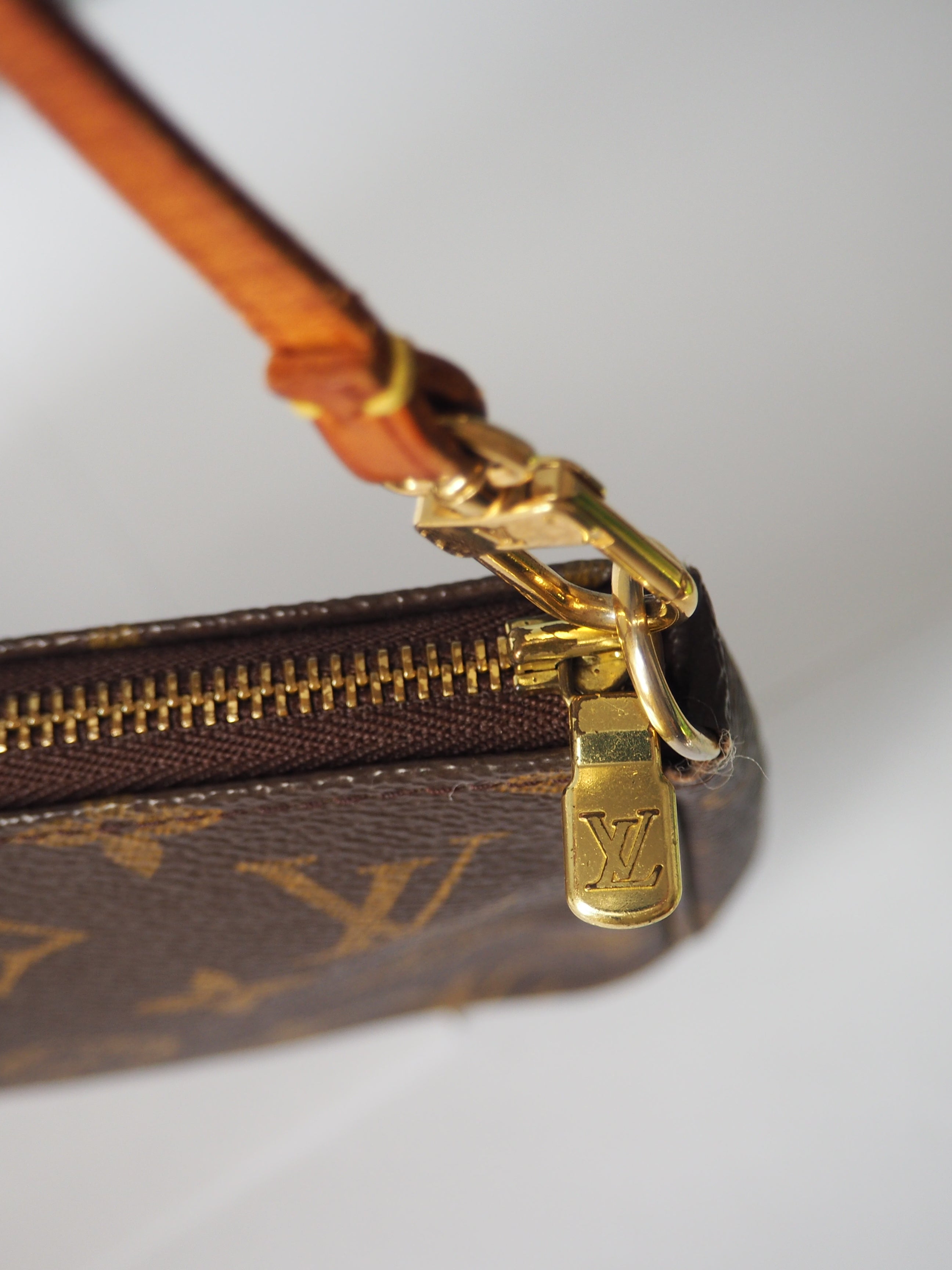LOUIS VUITTON POCHETTE ACCESSOIRES