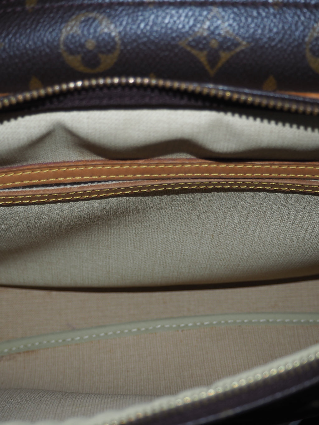 LOUIS VUITTON REPORTER PM SHOULDER BAG