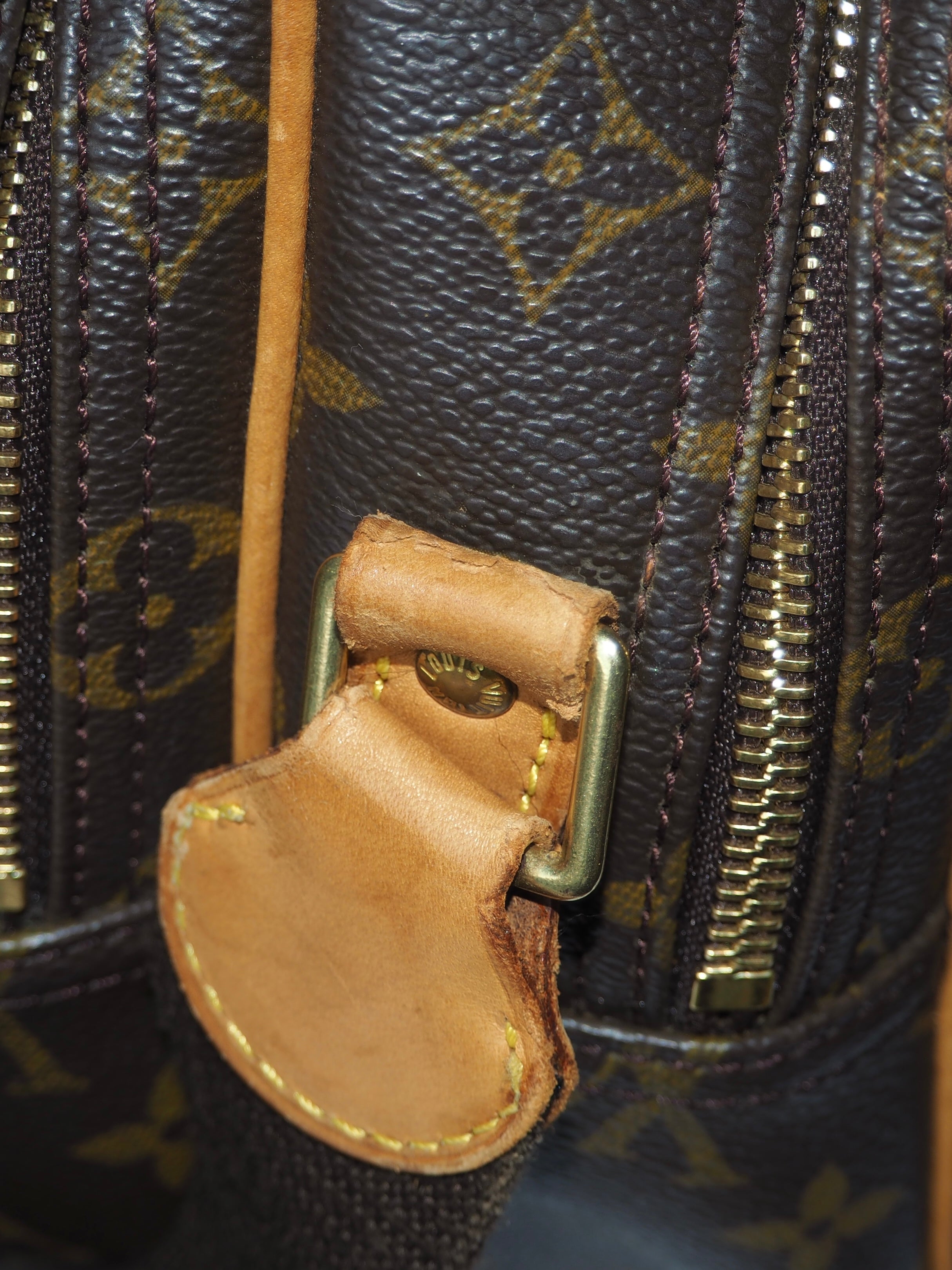 LOUIS VUITTON REPORTER PM SHOULDER BAG