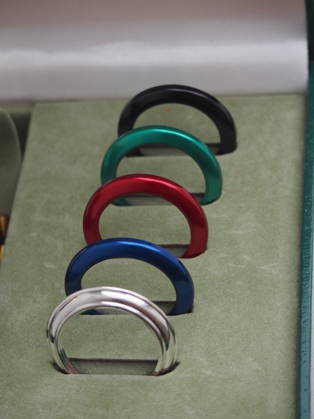 GUCCI INTERCHANGEABLE BEZEL WATCH