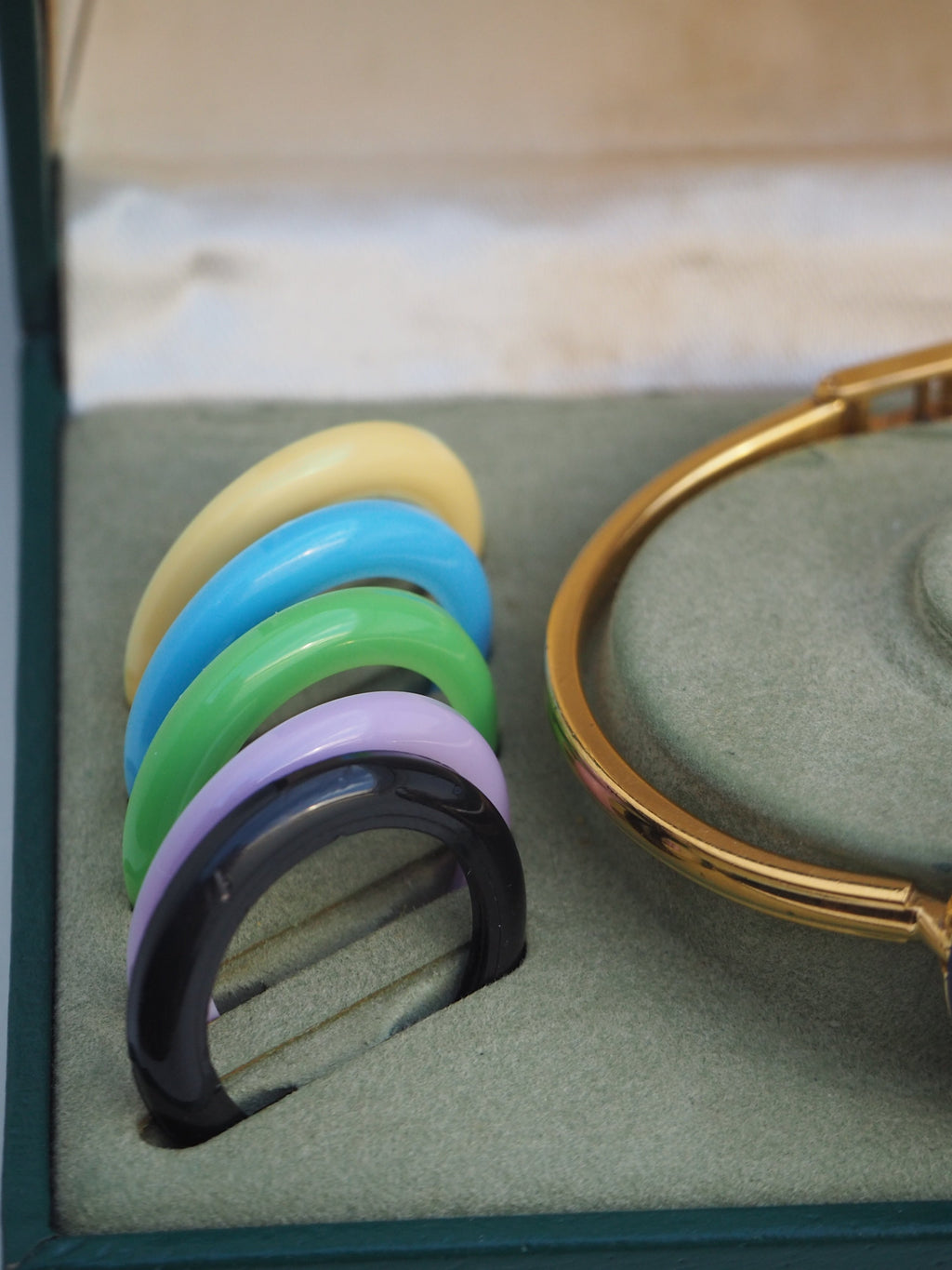 GUCCI INTERCHANGEABLE BEZEL WATCH