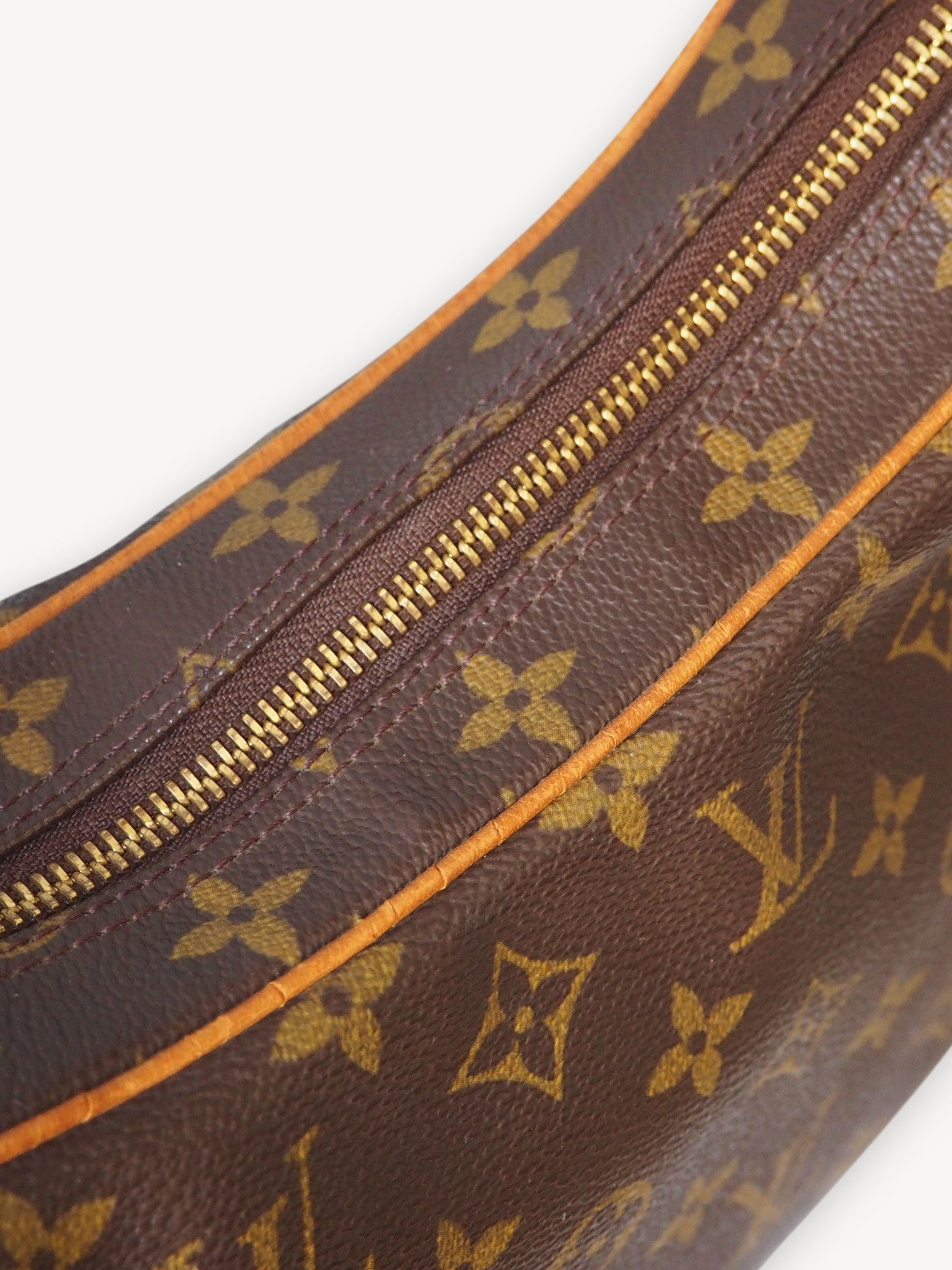 LOUIS VUITTON CROISSANT MM