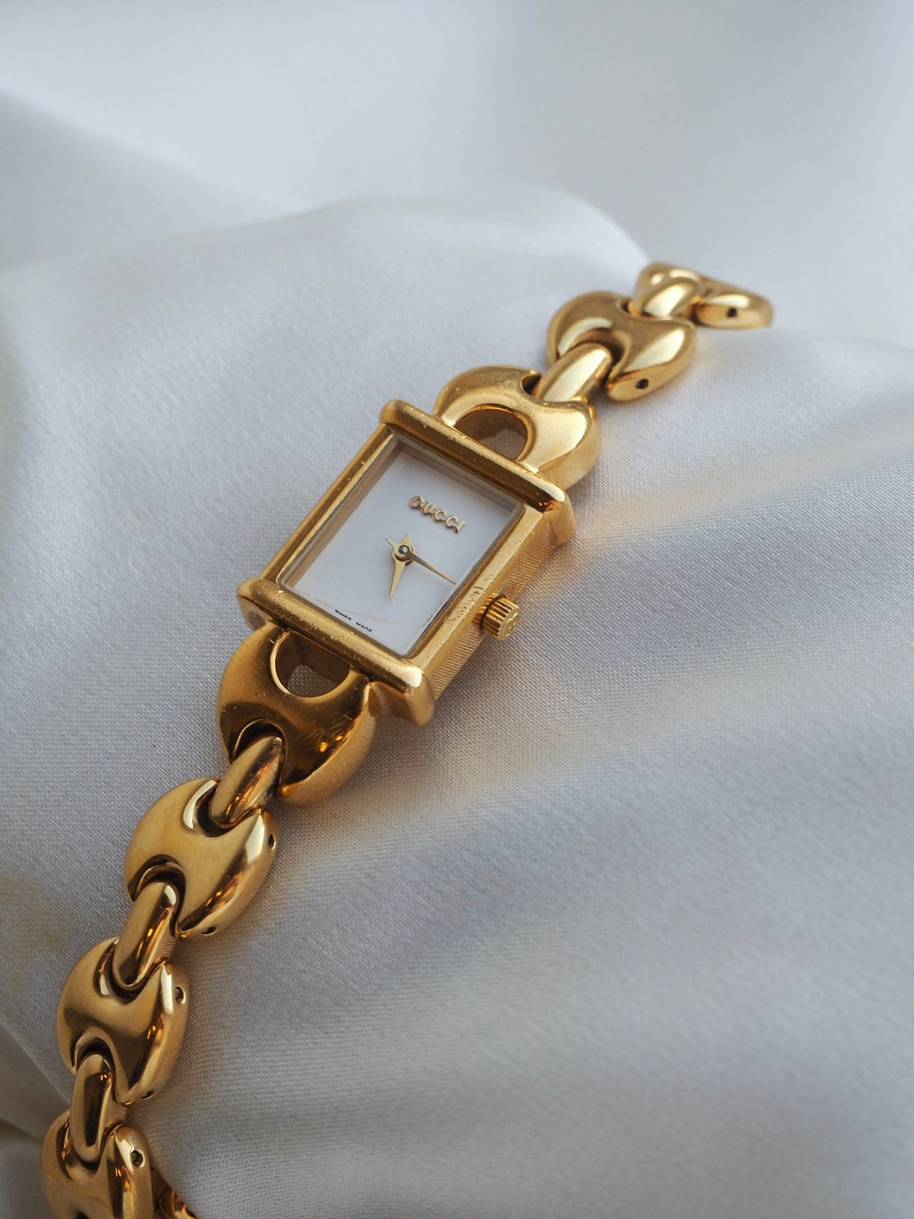 GUCCI 1800L WATCH GOLD