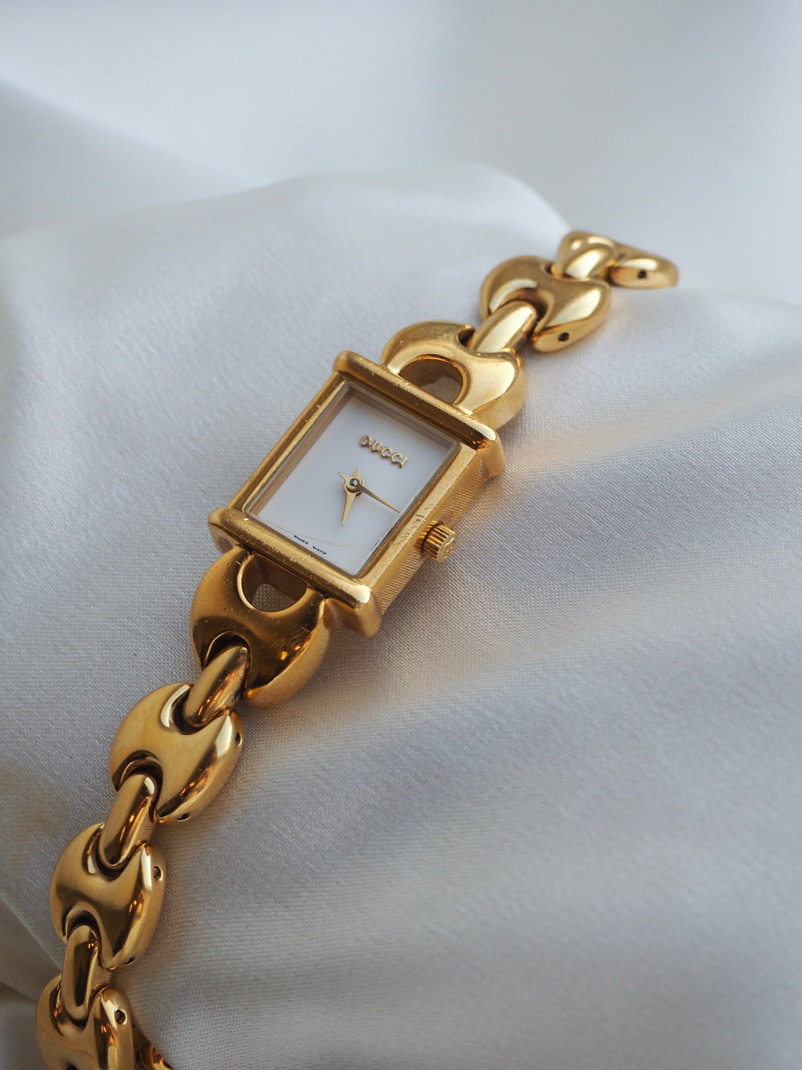 GUCCI 1800L WATCH GOLD