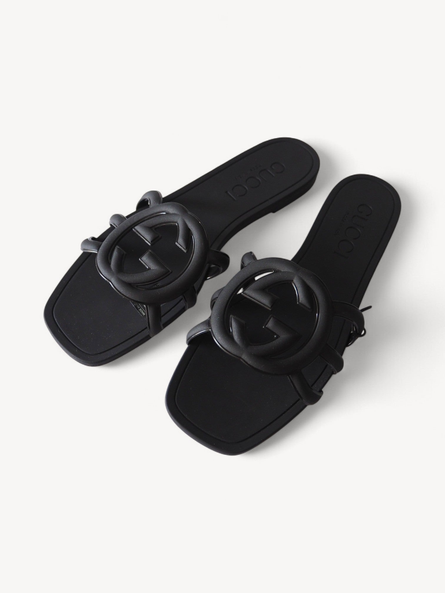 GUCCI INTERLOCKING G SLIDE SANDALS BLACK
