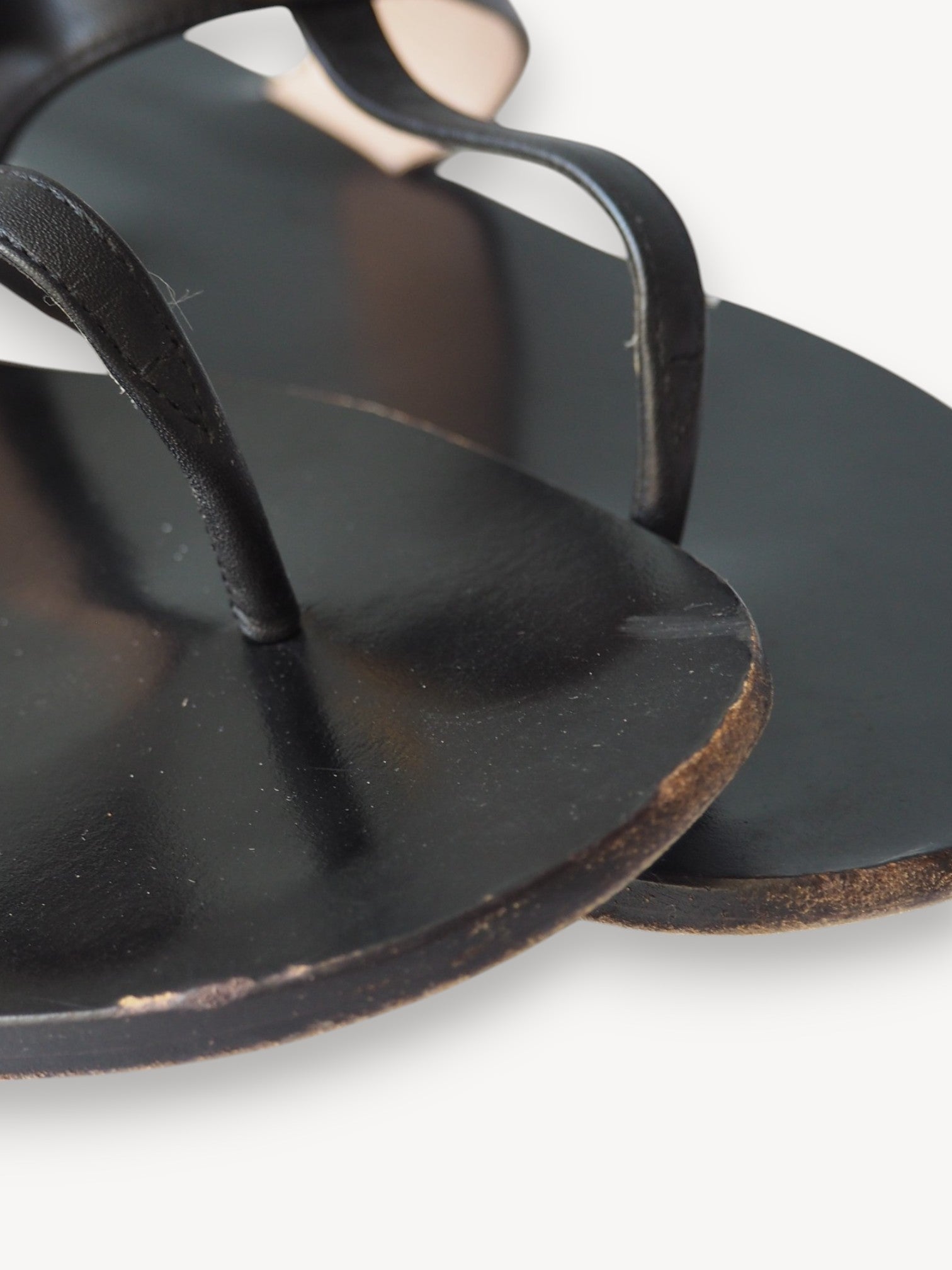 GUCCI MARMONT THONG SANDALS