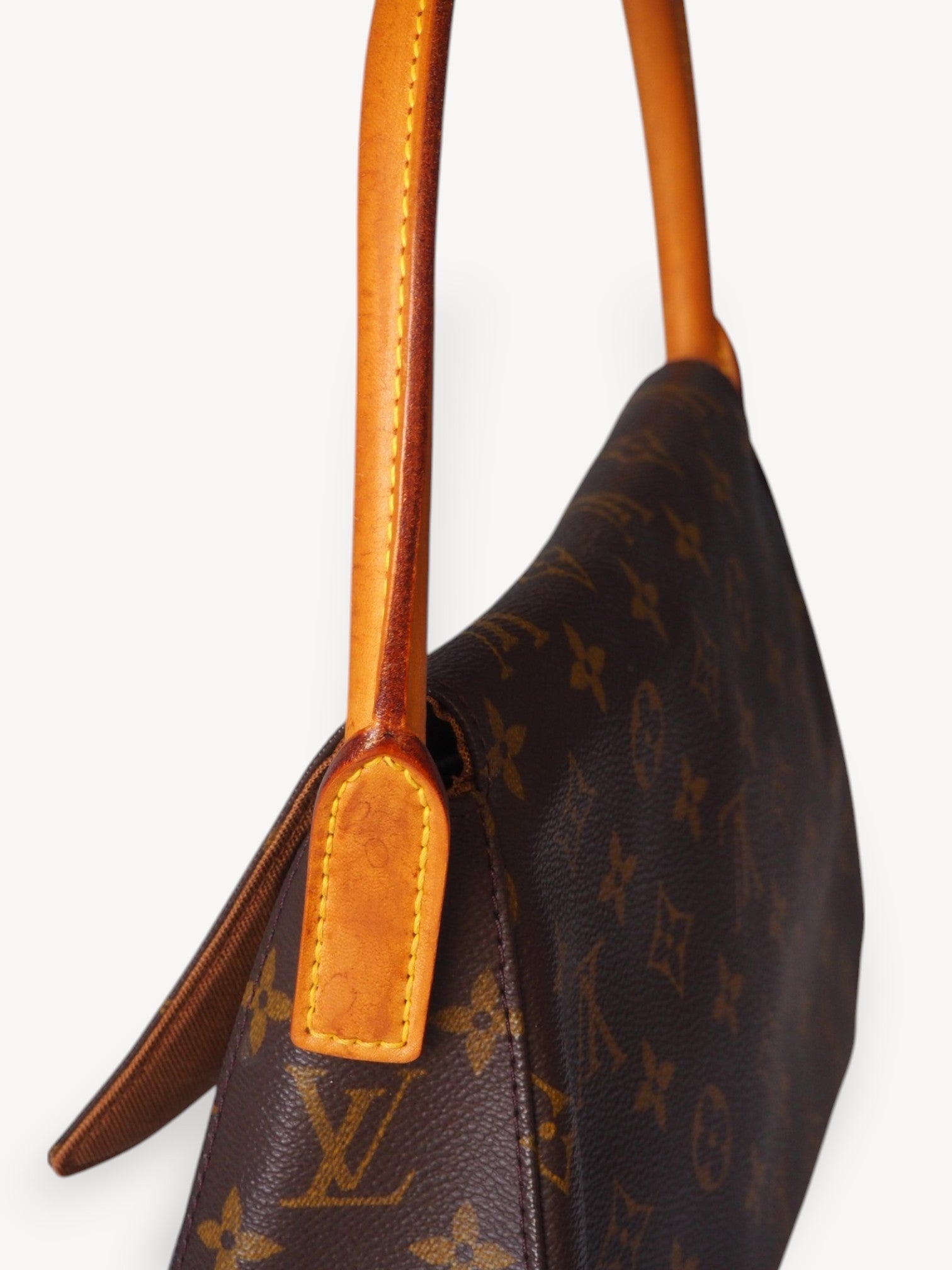 LOUIS VUITTON LOOPING PM SHOULDER BAG