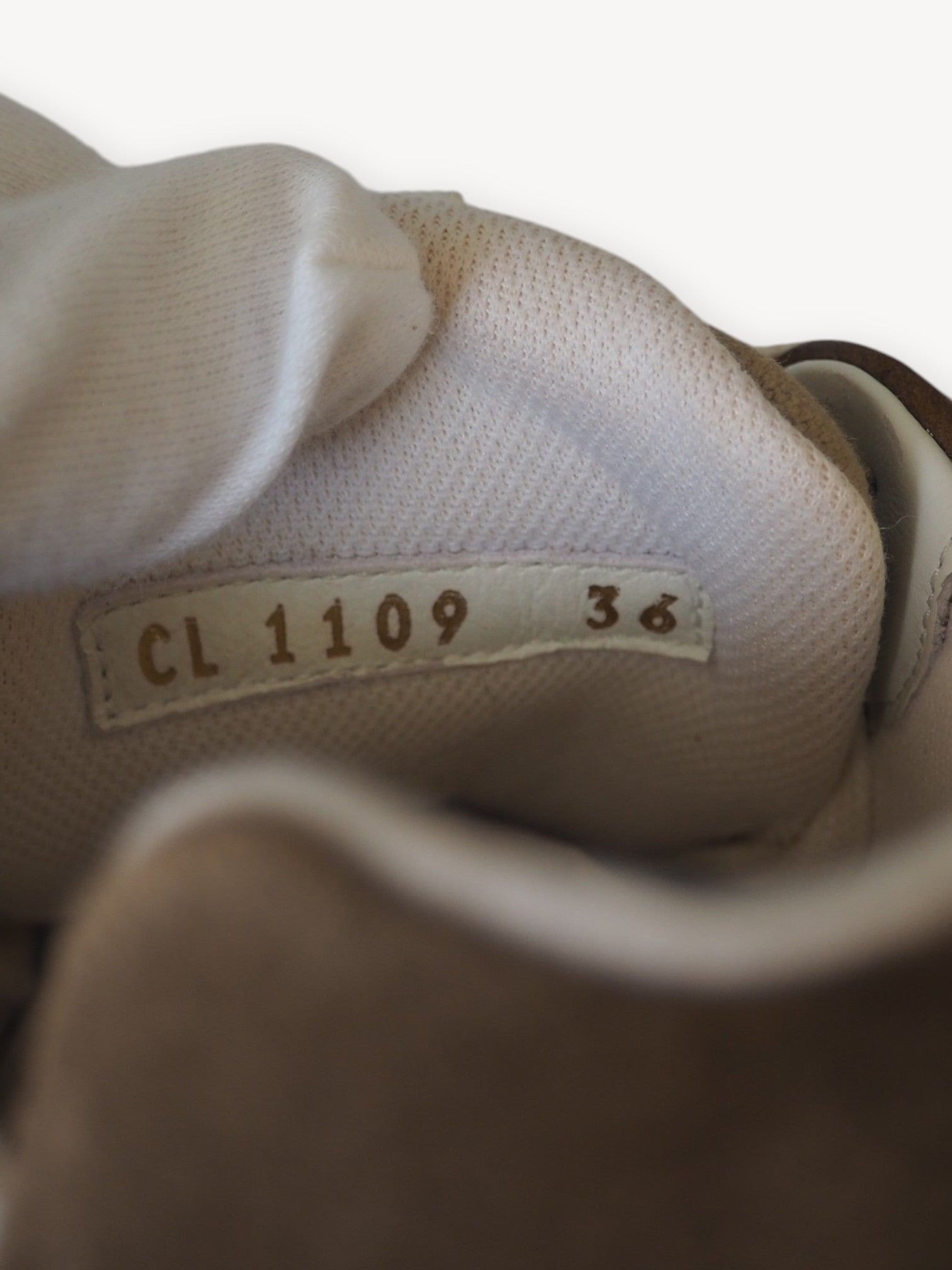 LOUIS VUITTON RUN AWAY SNEAKERS KHAKI