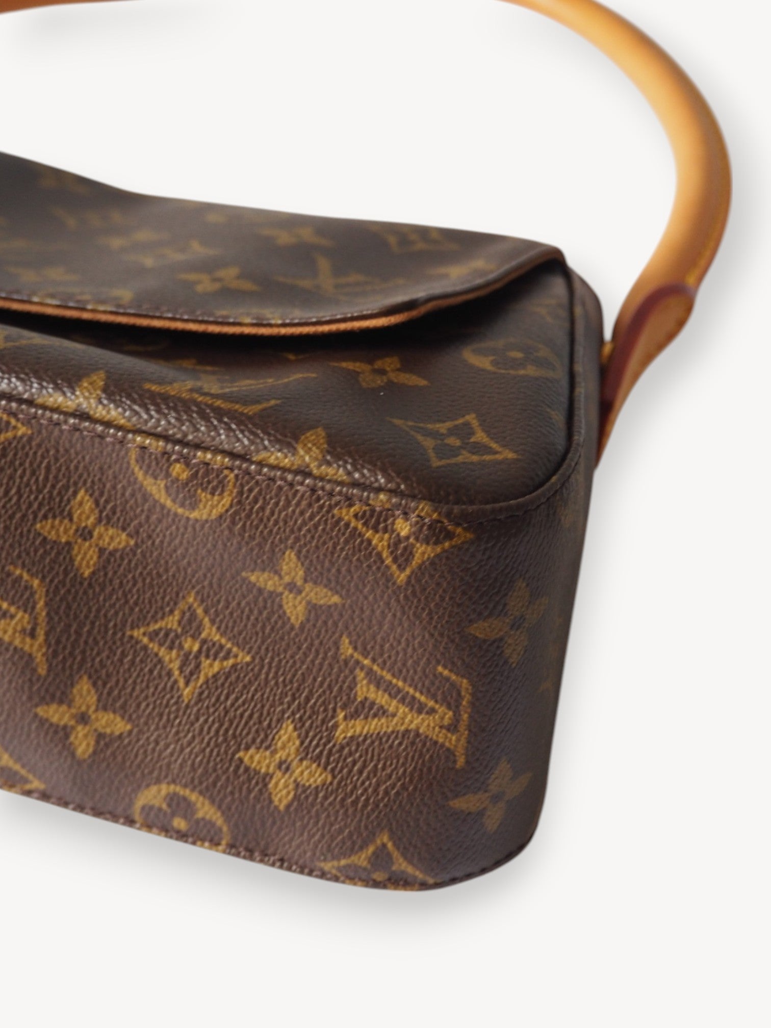 LOUIS VUITTON LOOPING PM SHOULDER BAG