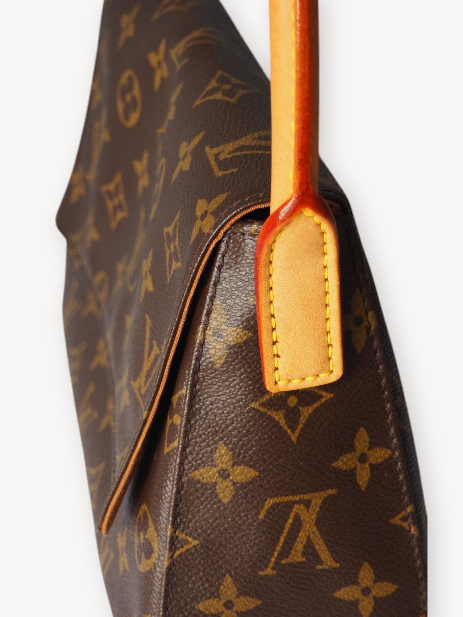 LOUIS VUITTON LOOPING PM SHOULDER BAG