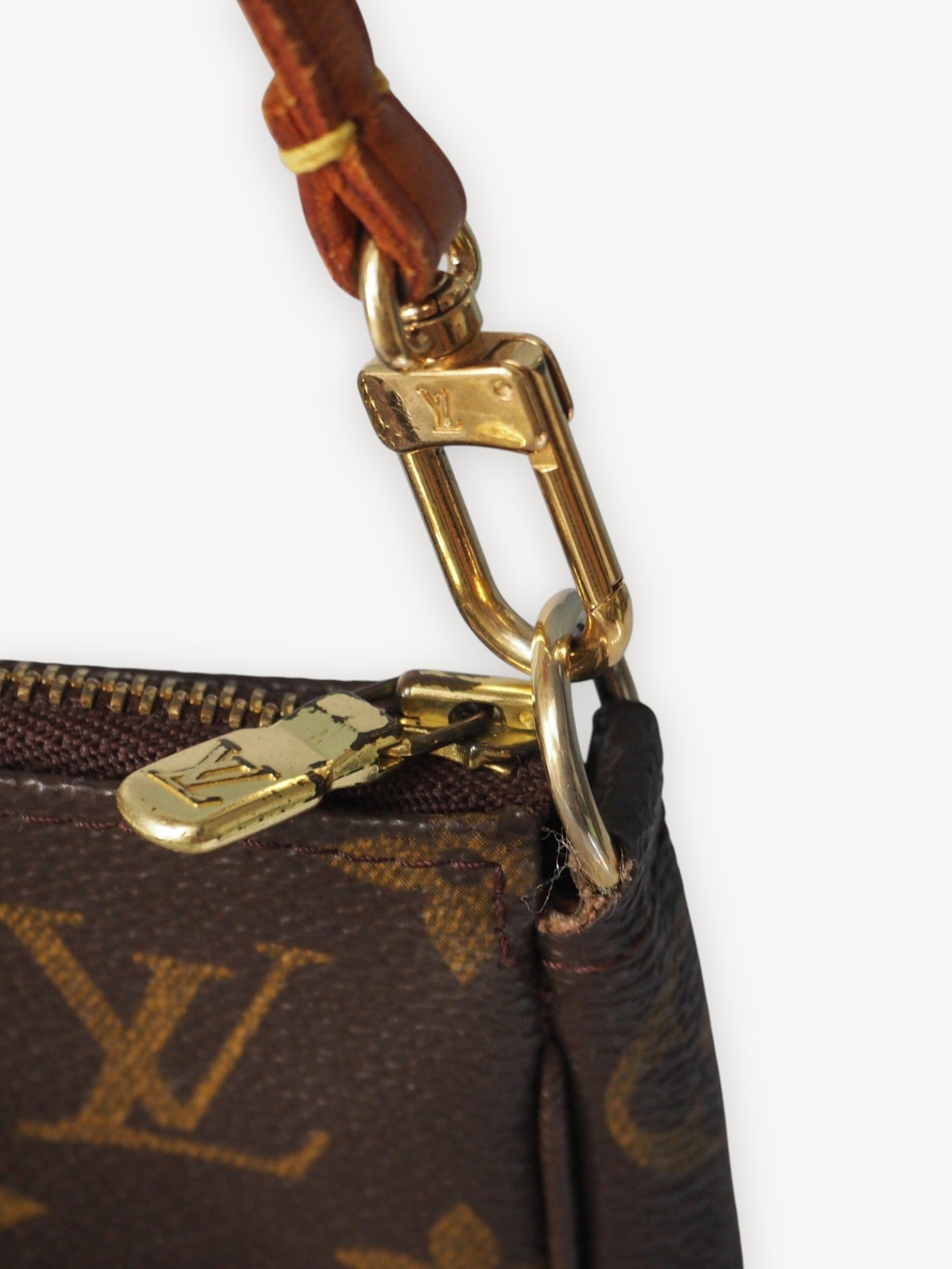 LOUIS VUITTON POCHETTE ACCESSOIRES