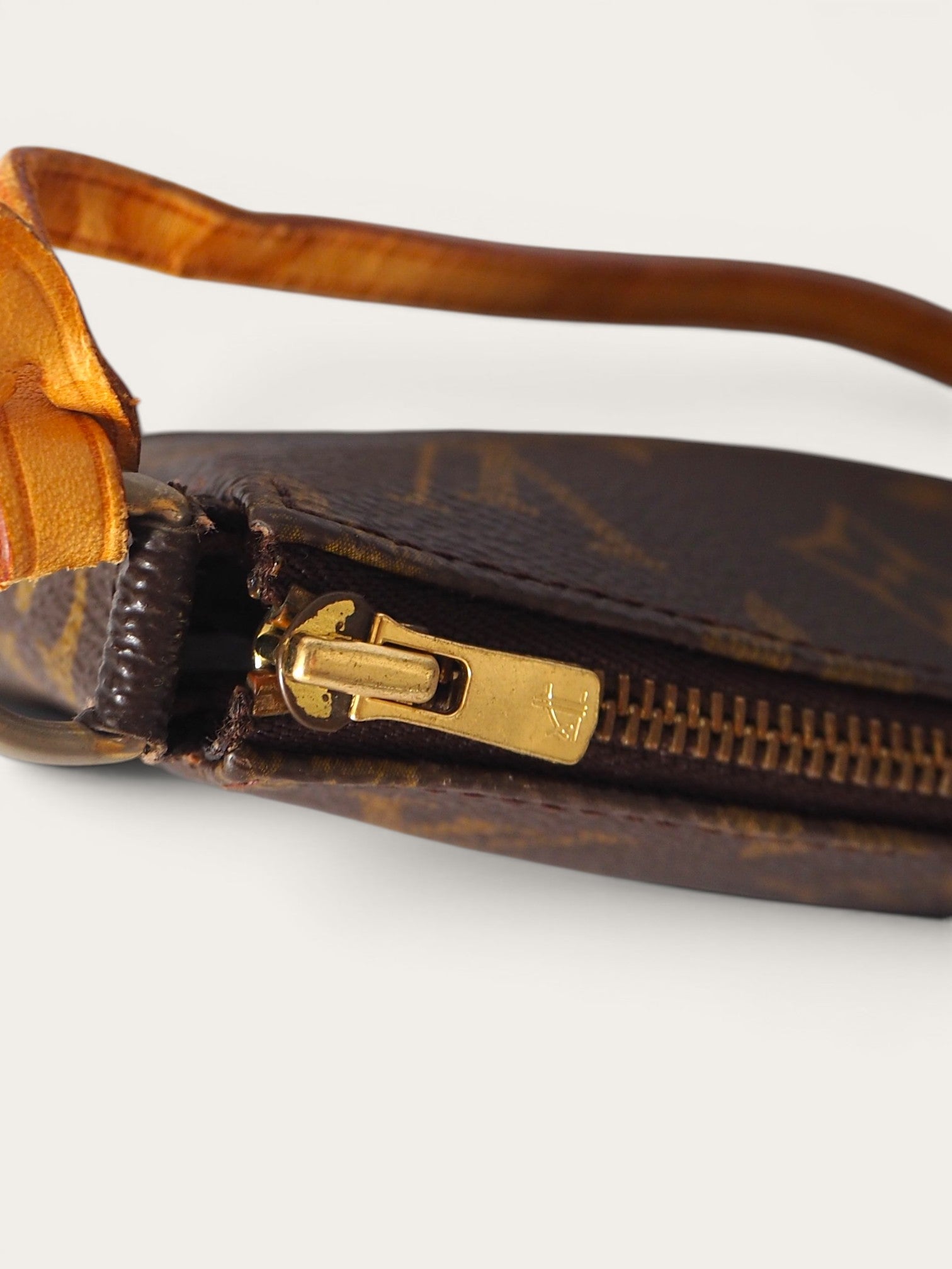 LOUIS VUITTON POCHETTE ACCESSOIRES