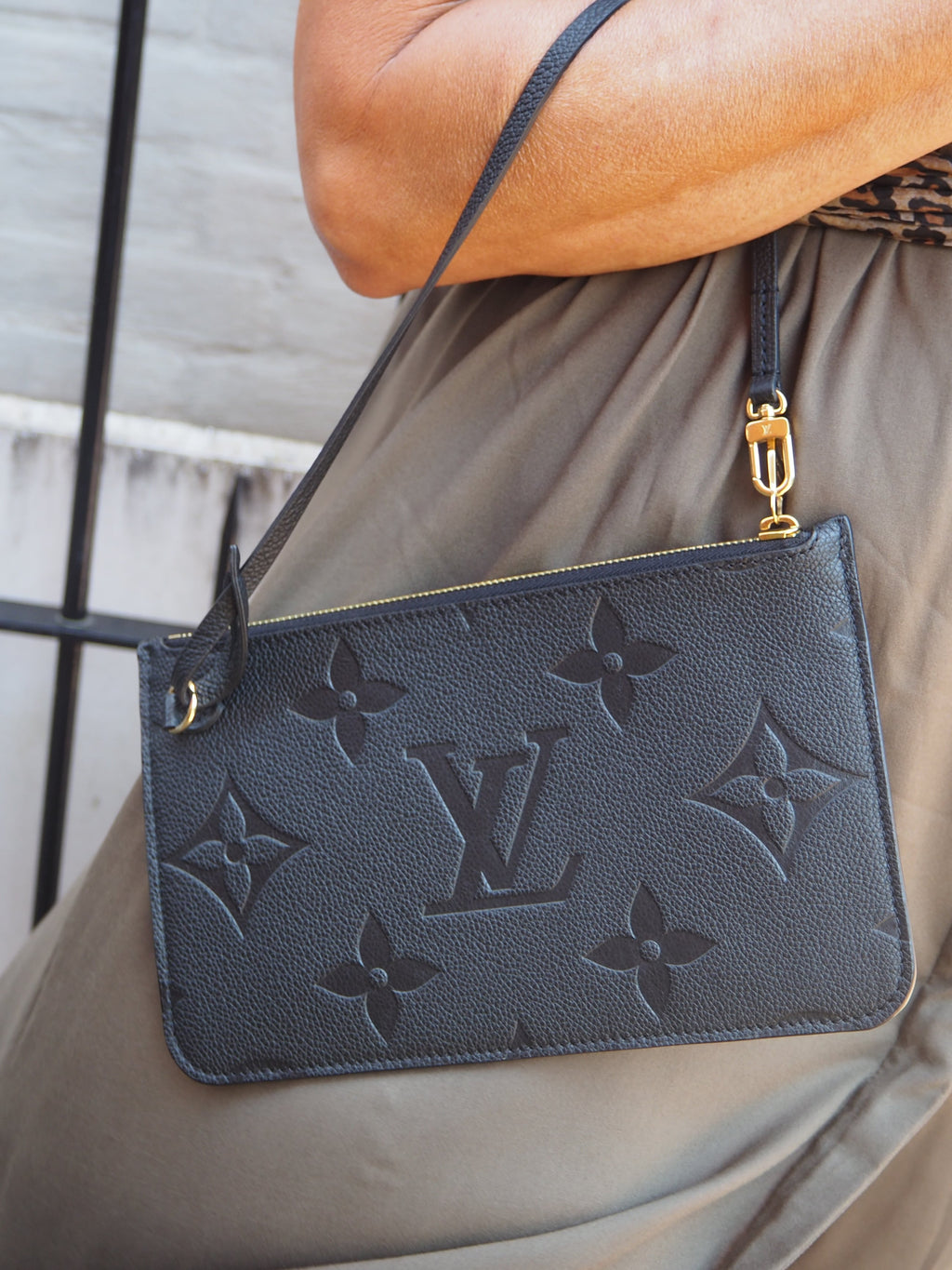 LOUIS VUITTON EMPREINTE MONOGRAM GIANT NEVERFULL POCHETTE BLACK