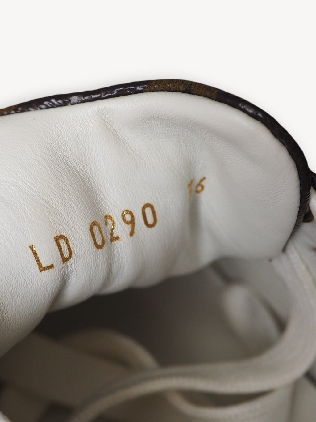 LOUIS VUITTON TIME OUT SNEAKERS - EU 36