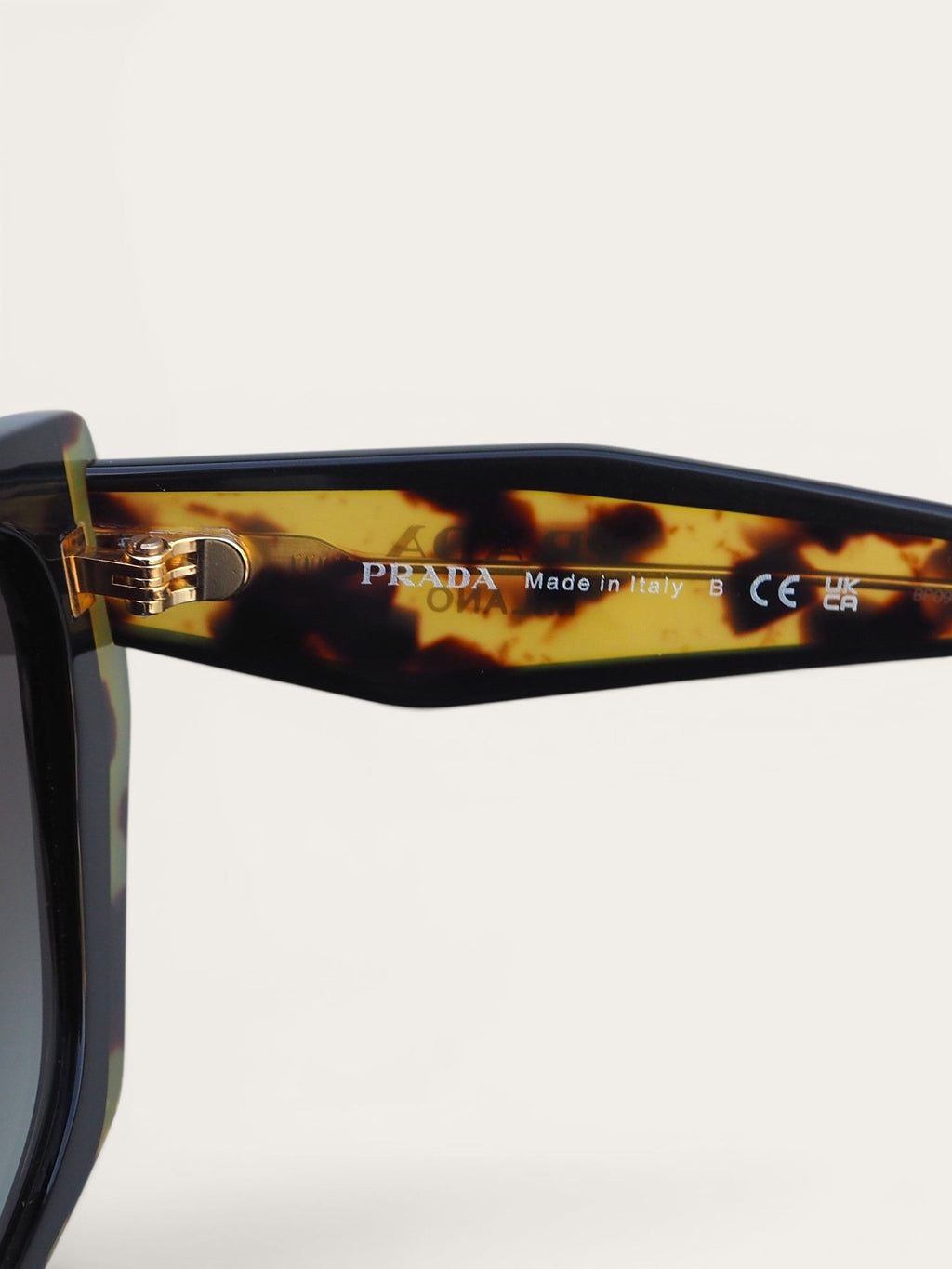 PRADA SPR 15W SUNGLASSES