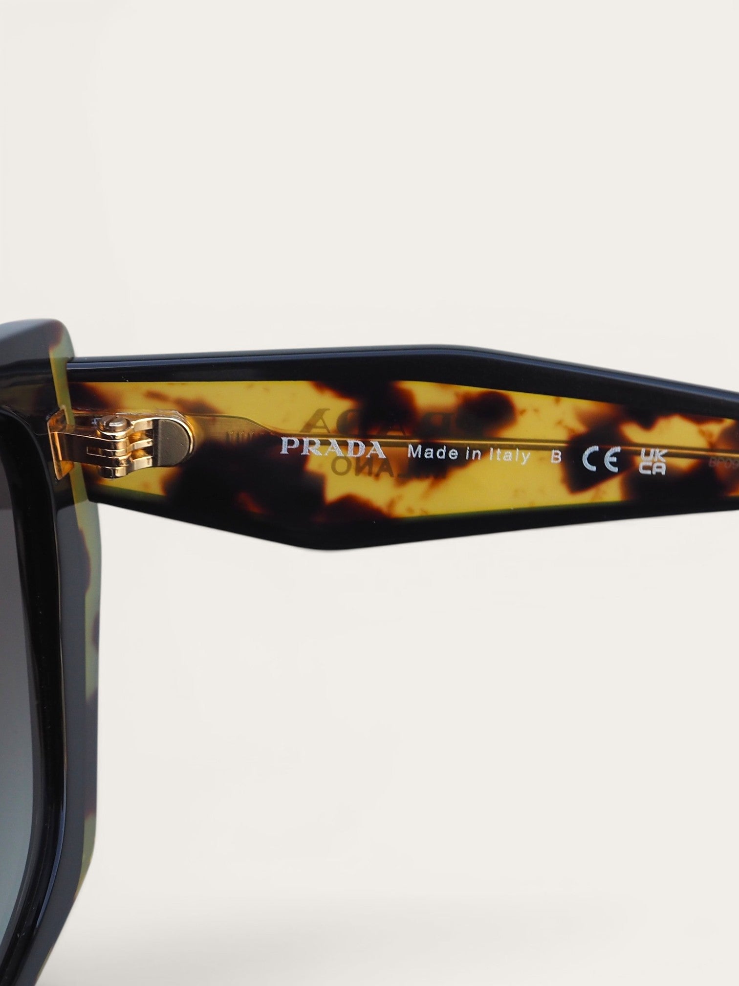 PRADA SPR 15W SUNGLASSES