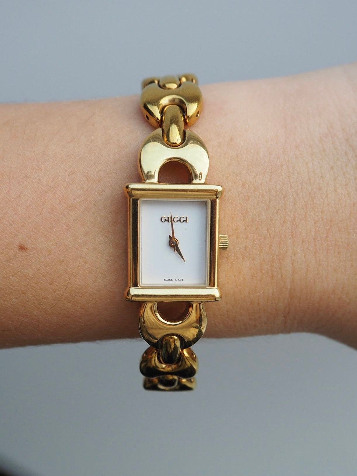 GUCCI 1800L WATCH GOLD